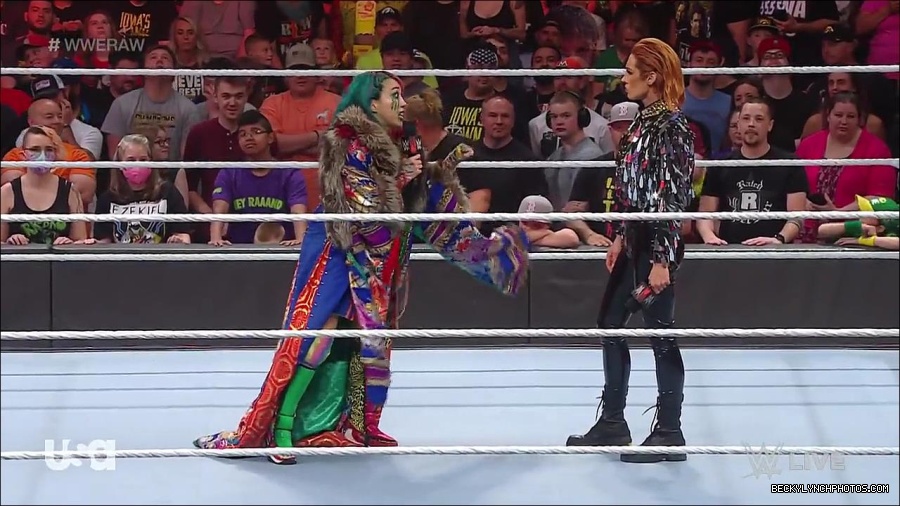 WWE_RAW_30th_May_2022_720p_WEBRip_h264_mp4_000460426.jpg
