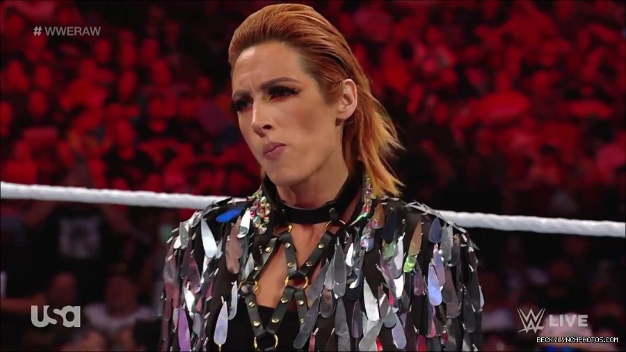 WWE_RAW_30th_May_2022_720p_WEBRip_h264_mp4_000461627.jpg