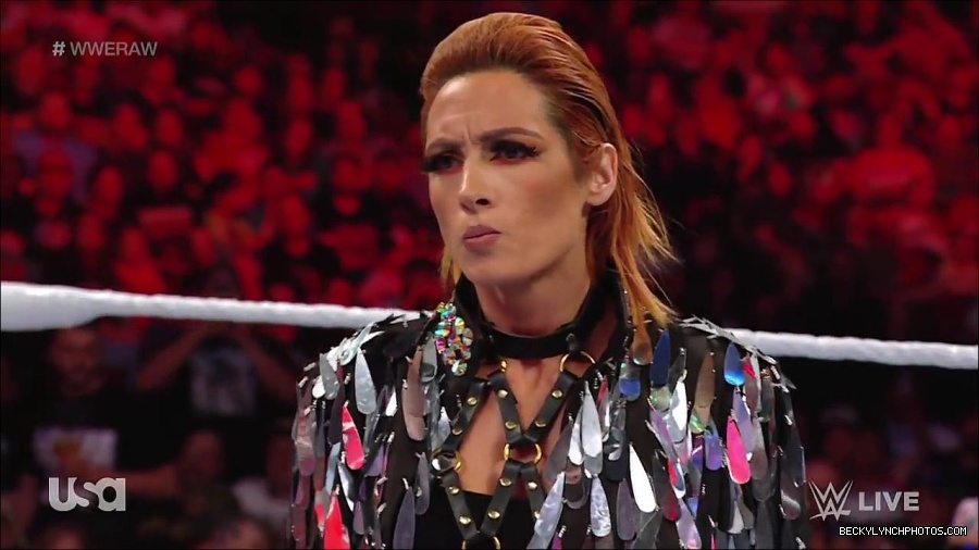 WWE_RAW_30th_May_2022_720p_WEBRip_h264_mp4_000462428.jpg