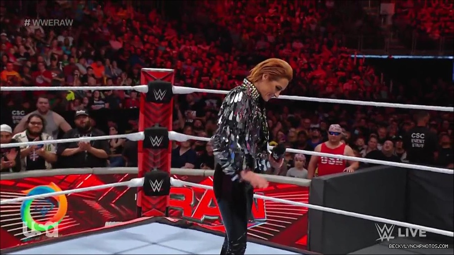 WWE_RAW_30th_May_2022_720p_WEBRip_h264_mp4_000473239.jpg