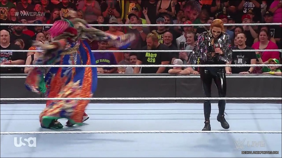 WWE_RAW_30th_May_2022_720p_WEBRip_h264_mp4_000474040.jpg