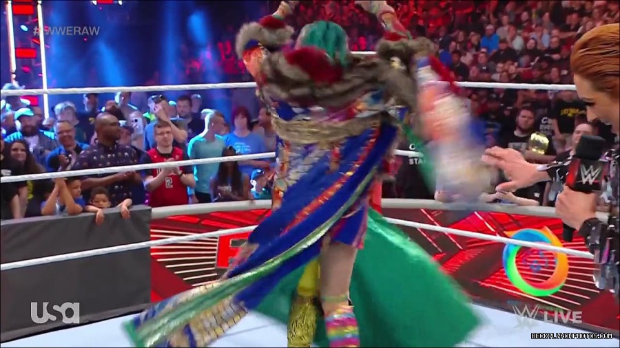 WWE_RAW_30th_May_2022_720p_WEBRip_h264_mp4_000474841.jpg