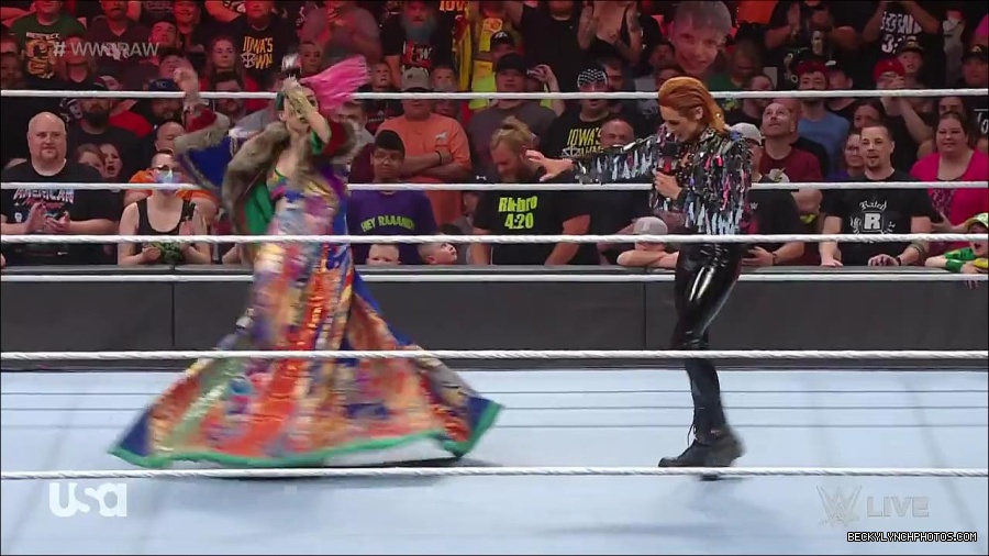 WWE_RAW_30th_May_2022_720p_WEBRip_h264_mp4_000475241.jpg