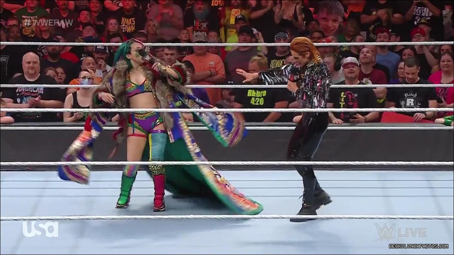 WWE_RAW_30th_May_2022_720p_WEBRip_h264_mp4_000475641.jpg
