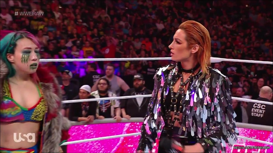 WWE_RAW_30th_May_2022_720p_WEBRip_h264_mp4_000479645.jpg