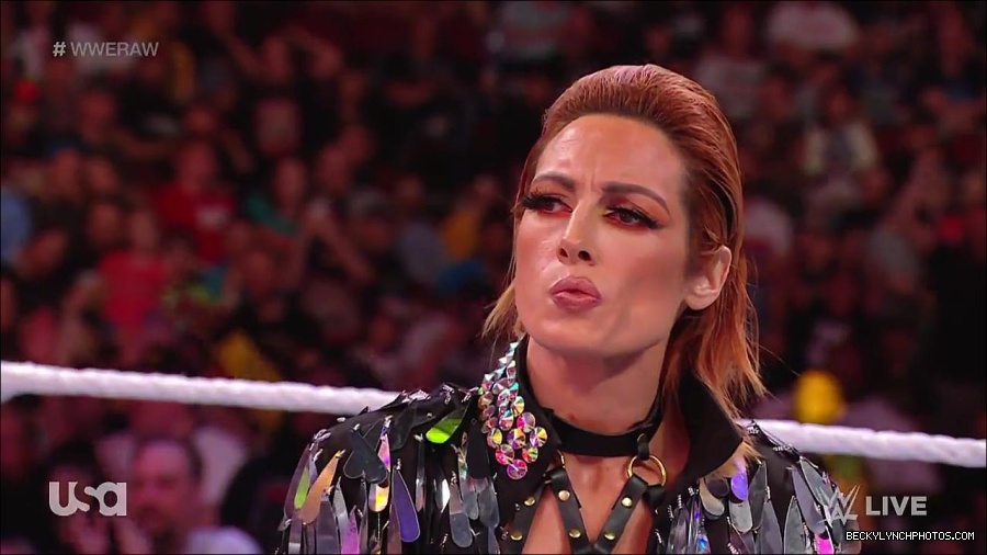 WWE_RAW_30th_May_2022_720p_WEBRip_h264_mp4_000485651.jpg
