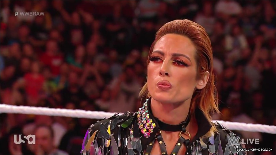 WWE_RAW_30th_May_2022_720p_WEBRip_h264_mp4_000486052.jpg