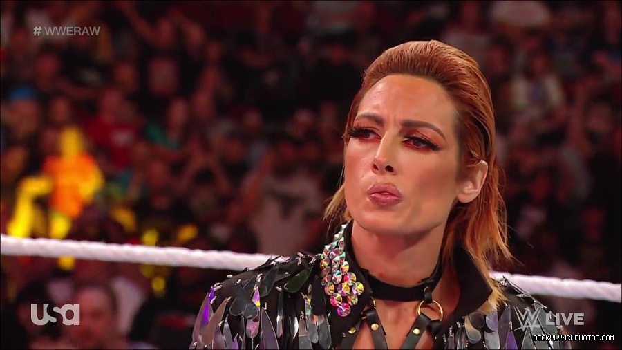 WWE_RAW_30th_May_2022_720p_WEBRip_h264_mp4_000486452.jpg