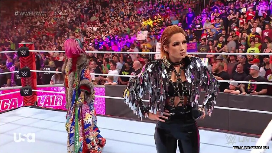 WWE_RAW_30th_May_2022_720p_WEBRip_h264_mp4_000495261.jpg