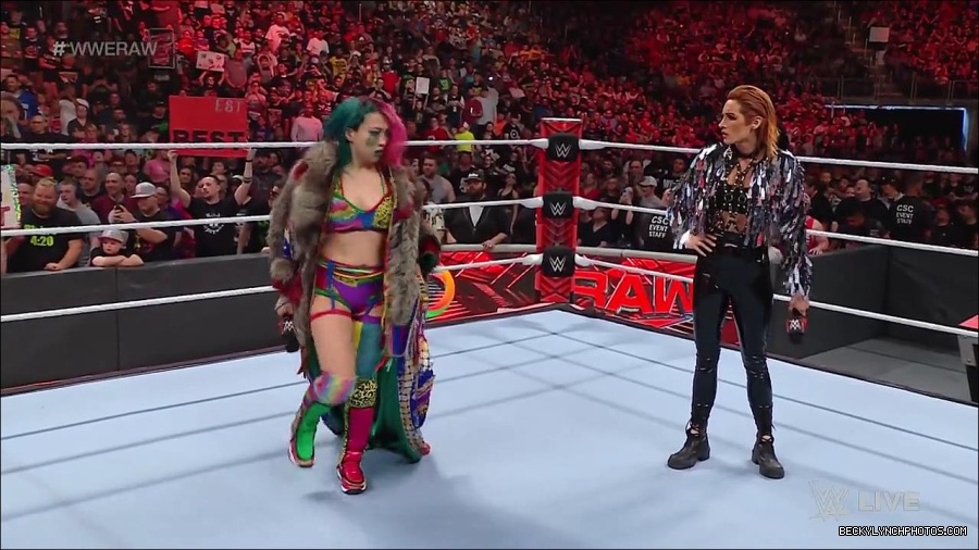 WWE_RAW_30th_May_2022_720p_WEBRip_h264_mp4_000505271.jpg
