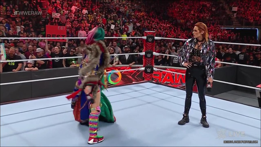 WWE_RAW_30th_May_2022_720p_WEBRip_h264_mp4_000505671.jpg