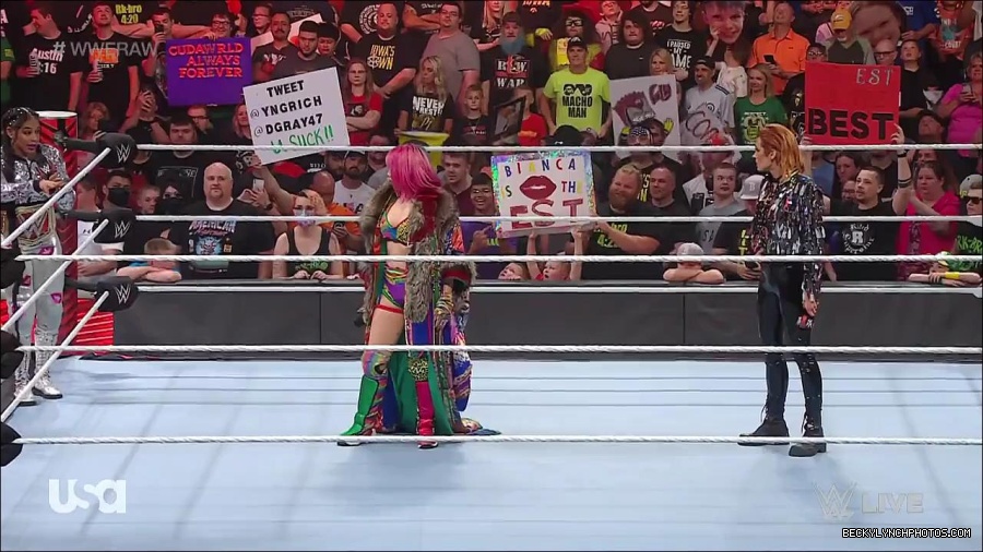 WWE_RAW_30th_May_2022_720p_WEBRip_h264_mp4_000511677.jpg
