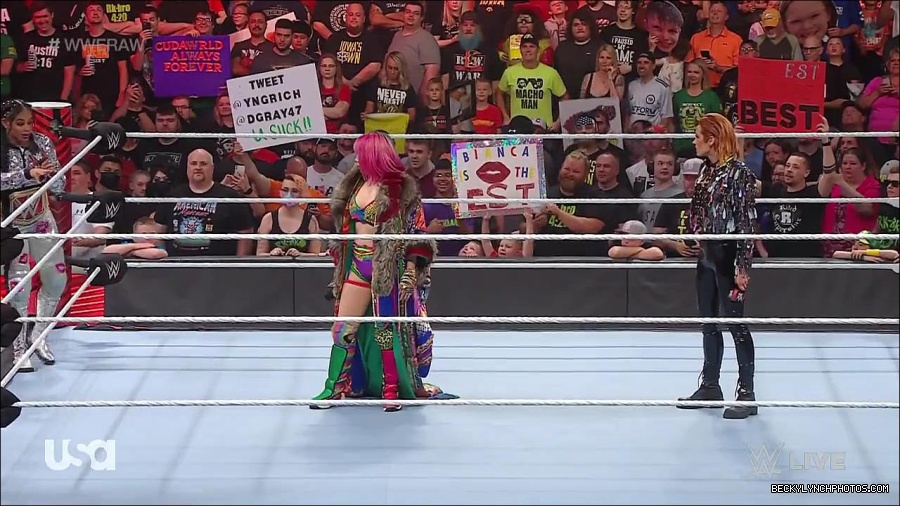 WWE_RAW_30th_May_2022_720p_WEBRip_h264_mp4_000512078.jpg