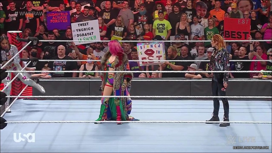 WWE_RAW_30th_May_2022_720p_WEBRip_h264_mp4_000512478.jpg
