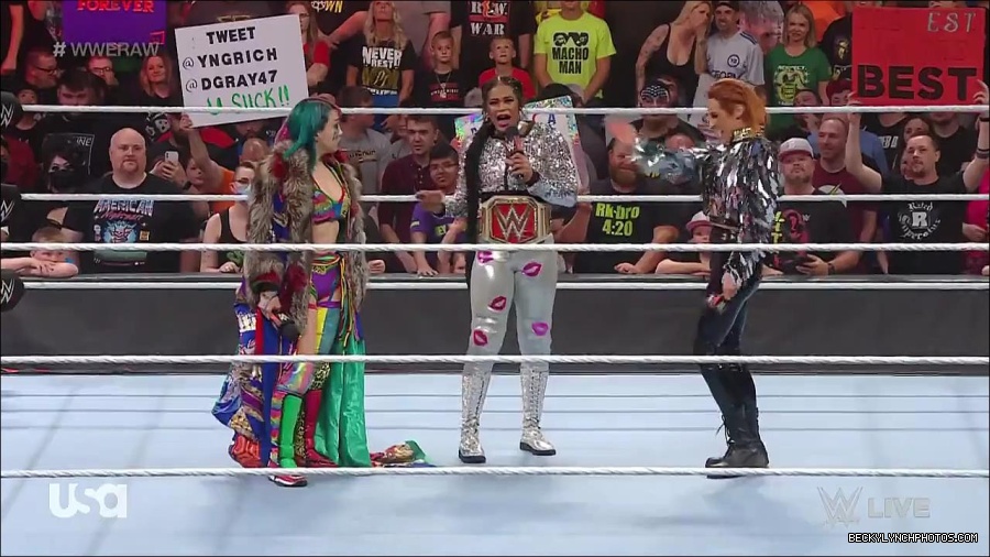 WWE_RAW_30th_May_2022_720p_WEBRip_h264_mp4_000517683.jpg