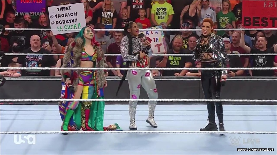 WWE_RAW_30th_May_2022_720p_WEBRip_h264_mp4_000518084.jpg