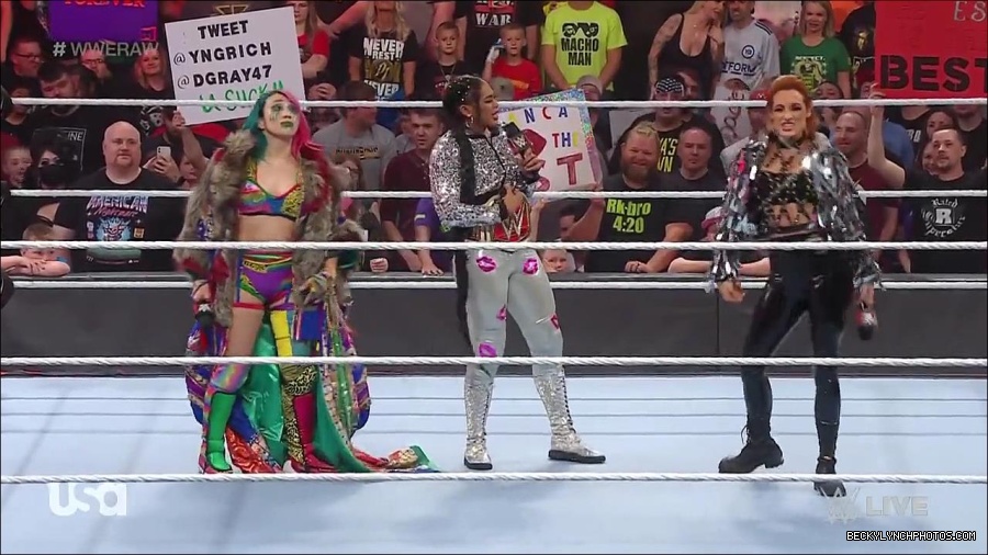 WWE_RAW_30th_May_2022_720p_WEBRip_h264_mp4_000518484.jpg