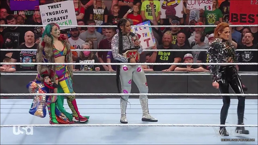 WWE_RAW_30th_May_2022_720p_WEBRip_h264_mp4_000519685.jpg