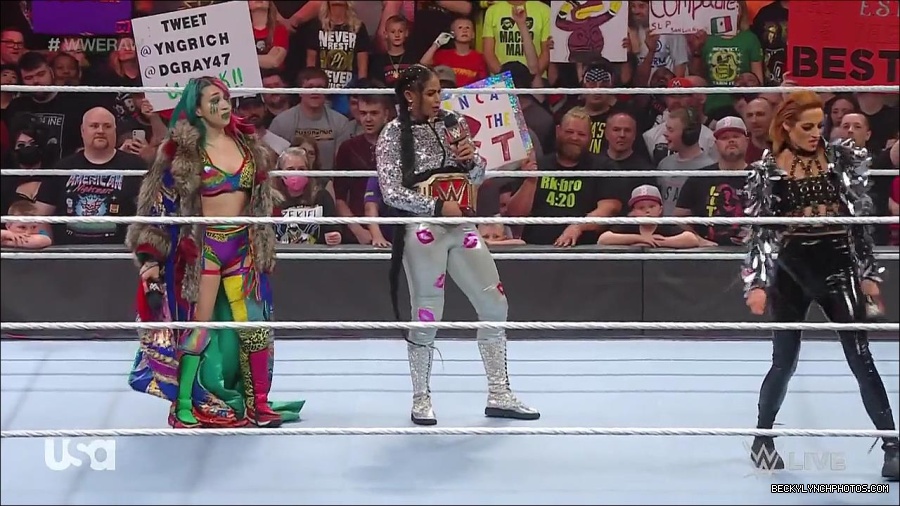 WWE_RAW_30th_May_2022_720p_WEBRip_h264_mp4_000520086.jpg