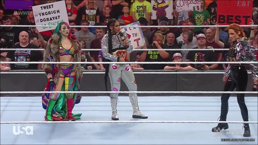 WWE_RAW_30th_May_2022_720p_WEBRip_h264_mp4_000520486.jpg
