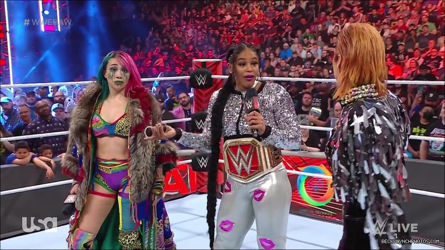 WWE_RAW_30th_May_2022_720p_WEBRip_h264_mp4_000524090.jpg