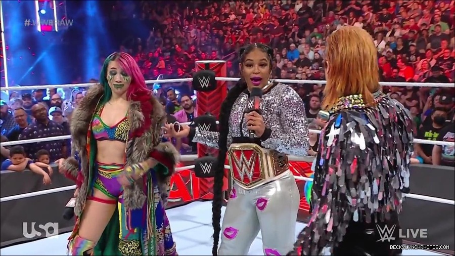 WWE_RAW_30th_May_2022_720p_WEBRip_h264_mp4_000524490.jpg