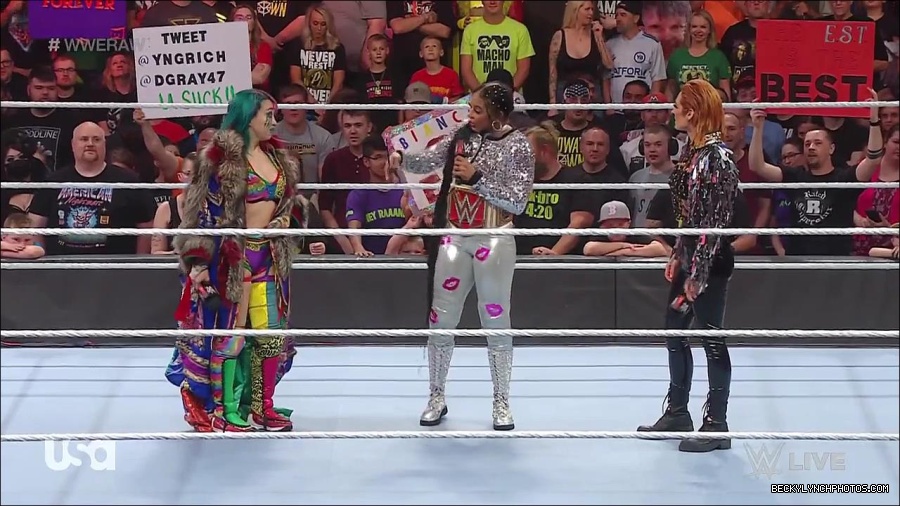 WWE_RAW_30th_May_2022_720p_WEBRip_h264_mp4_000525691.jpg