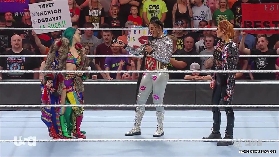 WWE_RAW_30th_May_2022_720p_WEBRip_h264_mp4_000529295.jpg