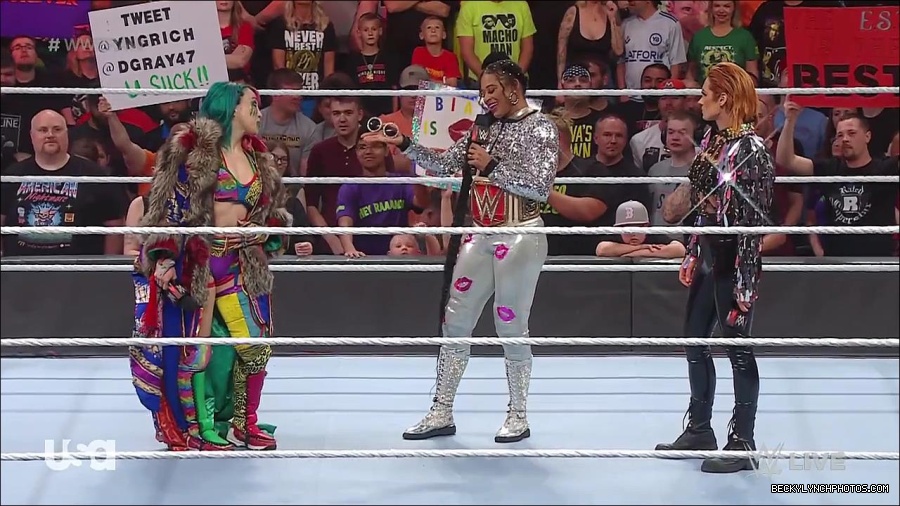 WWE_RAW_30th_May_2022_720p_WEBRip_h264_mp4_000529695.jpg