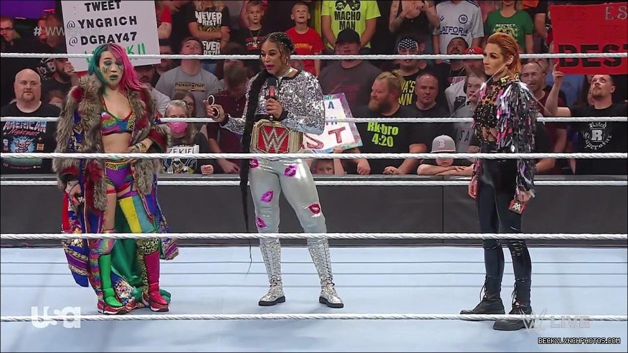 WWE_RAW_30th_May_2022_720p_WEBRip_h264_mp4_000538104.jpg