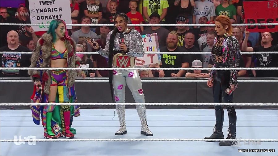 WWE_RAW_30th_May_2022_720p_WEBRip_h264_mp4_000538905.jpg