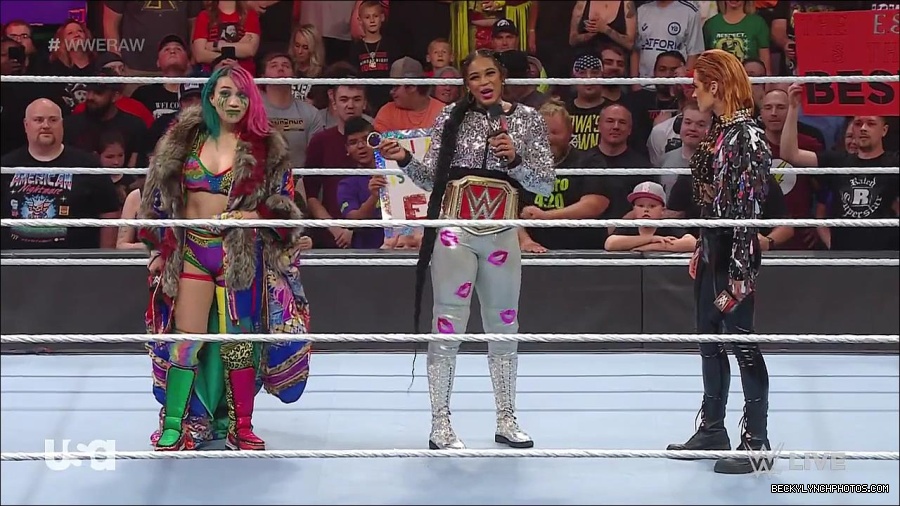 WWE_RAW_30th_May_2022_720p_WEBRip_h264_mp4_000548915.jpg