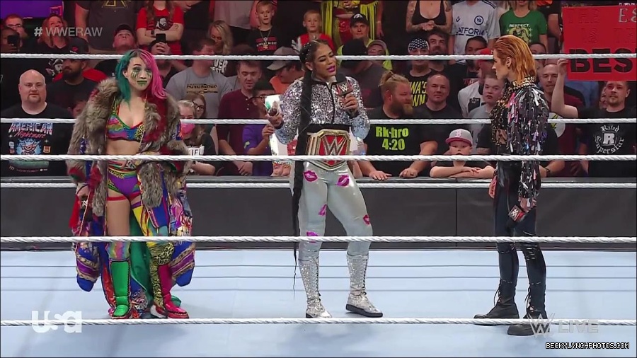 WWE_RAW_30th_May_2022_720p_WEBRip_h264_mp4_000549715.jpg