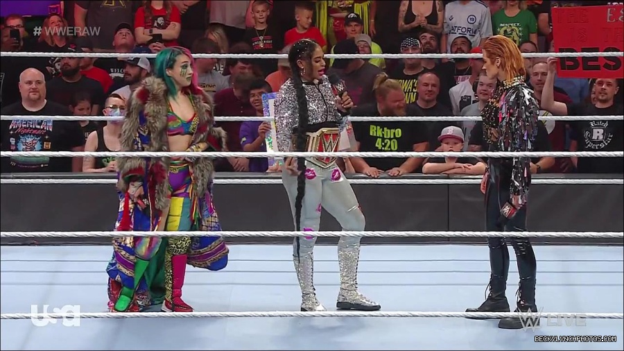 WWE_RAW_30th_May_2022_720p_WEBRip_h264_mp4_000550917.jpg