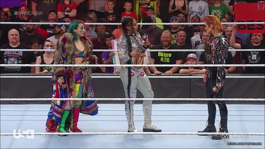 WWE_RAW_30th_May_2022_720p_WEBRip_h264_mp4_000551317.jpg