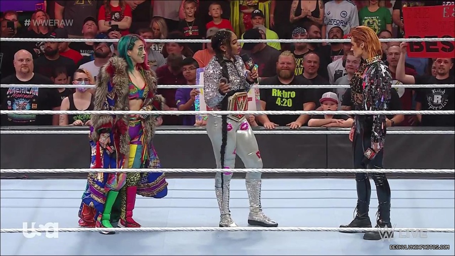 WWE_RAW_30th_May_2022_720p_WEBRip_h264_mp4_000551717.jpg