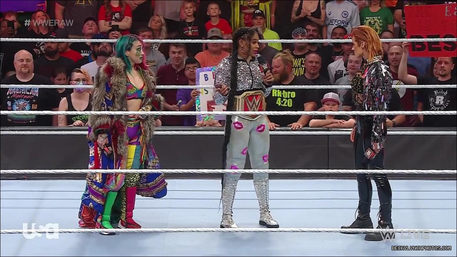 WWE_RAW_30th_May_2022_720p_WEBRip_h264_mp4_000552518.jpg
