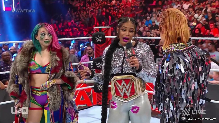 WWE_RAW_30th_May_2022_720p_WEBRip_h264_mp4_000552919.jpg