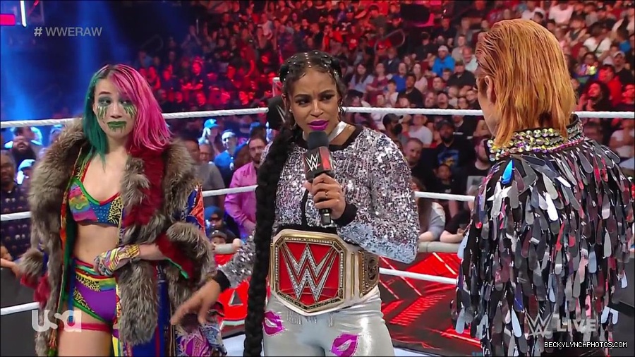 WWE_RAW_30th_May_2022_720p_WEBRip_h264_mp4_000556522.jpg