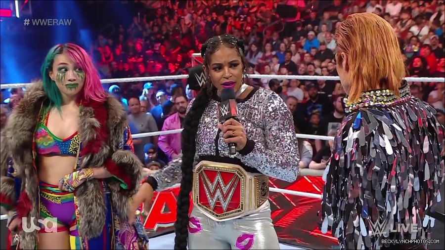 WWE_RAW_30th_May_2022_720p_WEBRip_h264_mp4_000556923.jpg