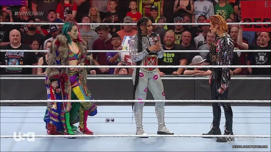 WWE_RAW_30th_May_2022_720p_WEBRip_h264_mp4_000557323.jpg