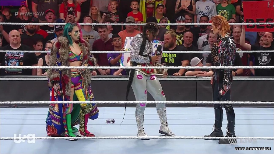 WWE_RAW_30th_May_2022_720p_WEBRip_h264_mp4_000559725.jpg