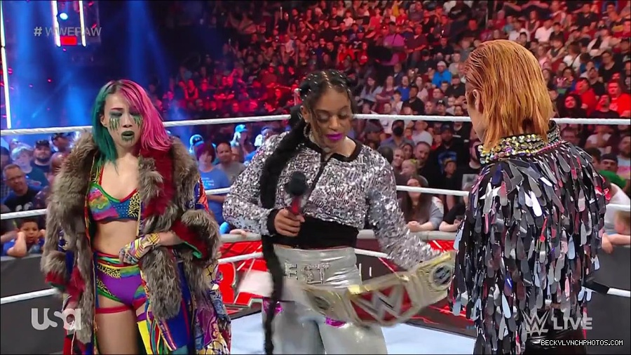 WWE_RAW_30th_May_2022_720p_WEBRip_h264_mp4_000560126.jpg