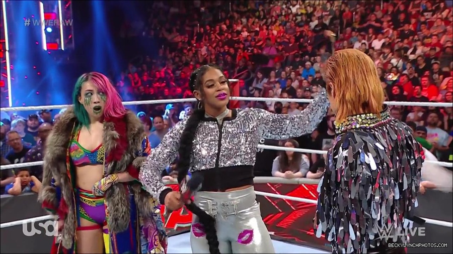WWE_RAW_30th_May_2022_720p_WEBRip_h264_mp4_000560927.jpg