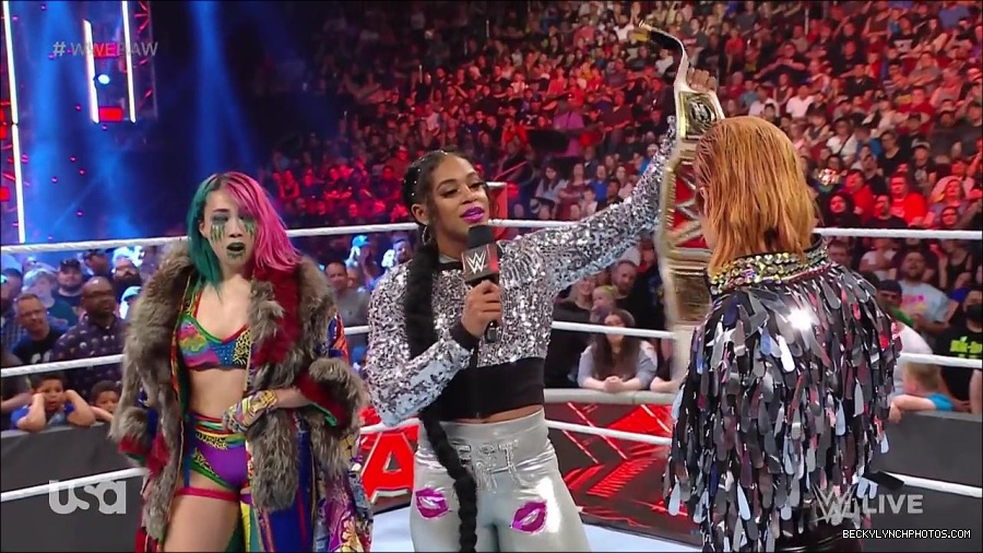 WWE_RAW_30th_May_2022_720p_WEBRip_h264_mp4_000561327.jpg