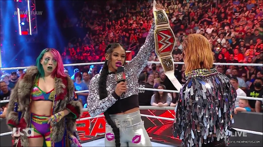 WWE_RAW_30th_May_2022_720p_WEBRip_h264_mp4_000562128.jpg