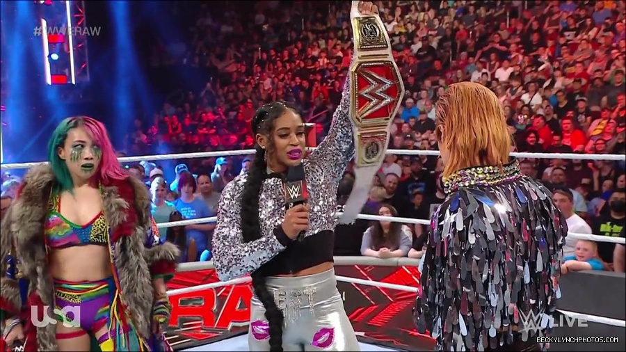 WWE_RAW_30th_May_2022_720p_WEBRip_h264_mp4_000562528.jpg