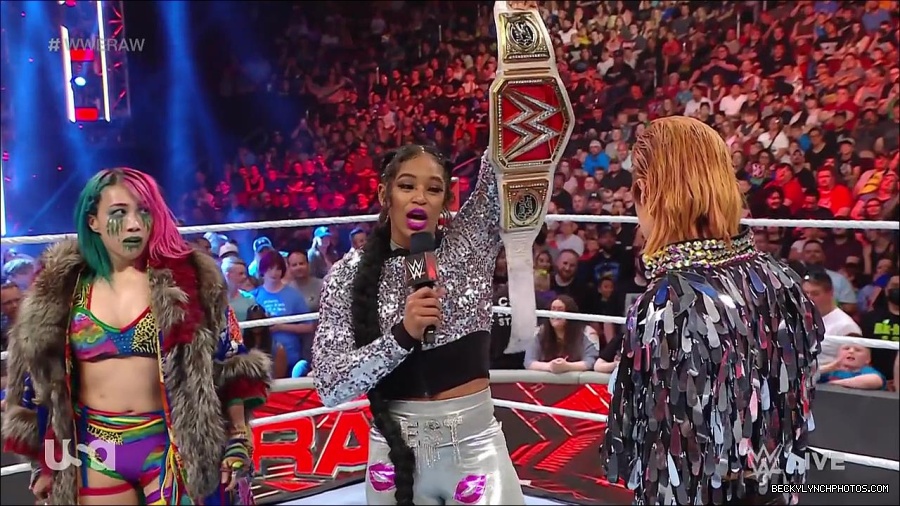 WWE_RAW_30th_May_2022_720p_WEBRip_h264_mp4_000562929.jpg
