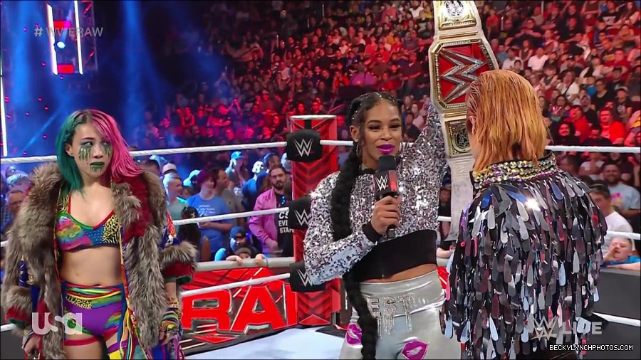 WWE_RAW_30th_May_2022_720p_WEBRip_h264_mp4_000564530.jpg