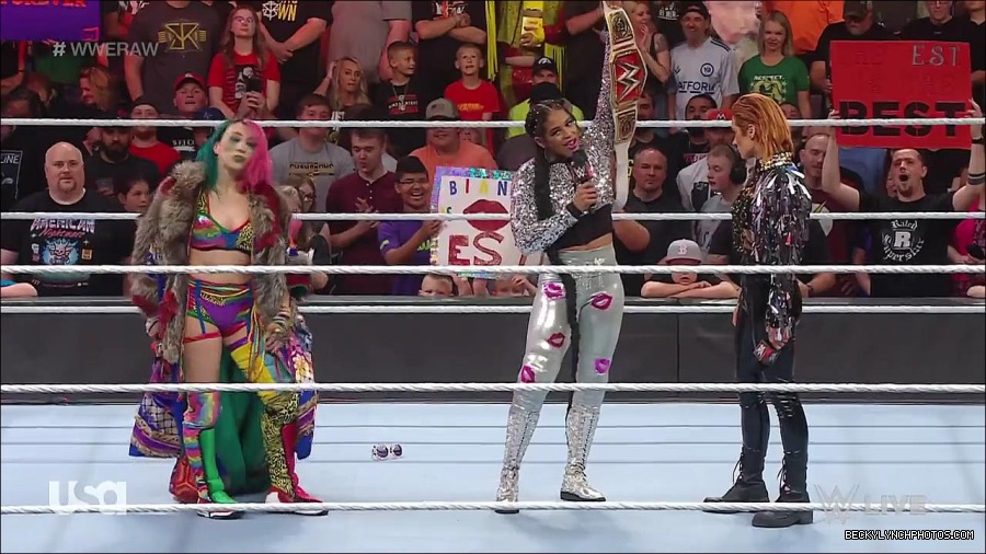 WWE_RAW_30th_May_2022_720p_WEBRip_h264_mp4_000566132.jpg
